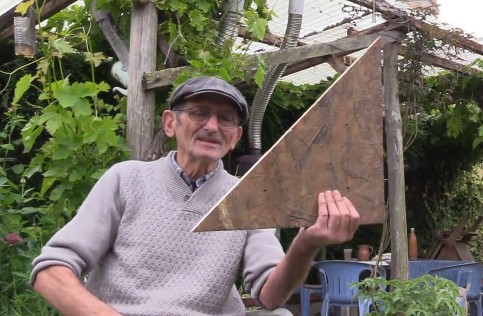 Fichier:Dominique triangle four.jpg