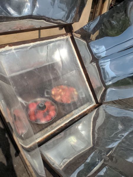 Fichier:David Four Solaire Cuisson ratatouille, tomate.jpg